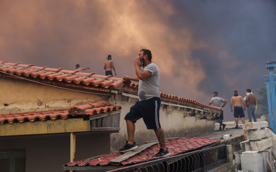 Greece. Drop in winds offers hope as firefighters battle huge wildfire on fringes of Athens, one dead