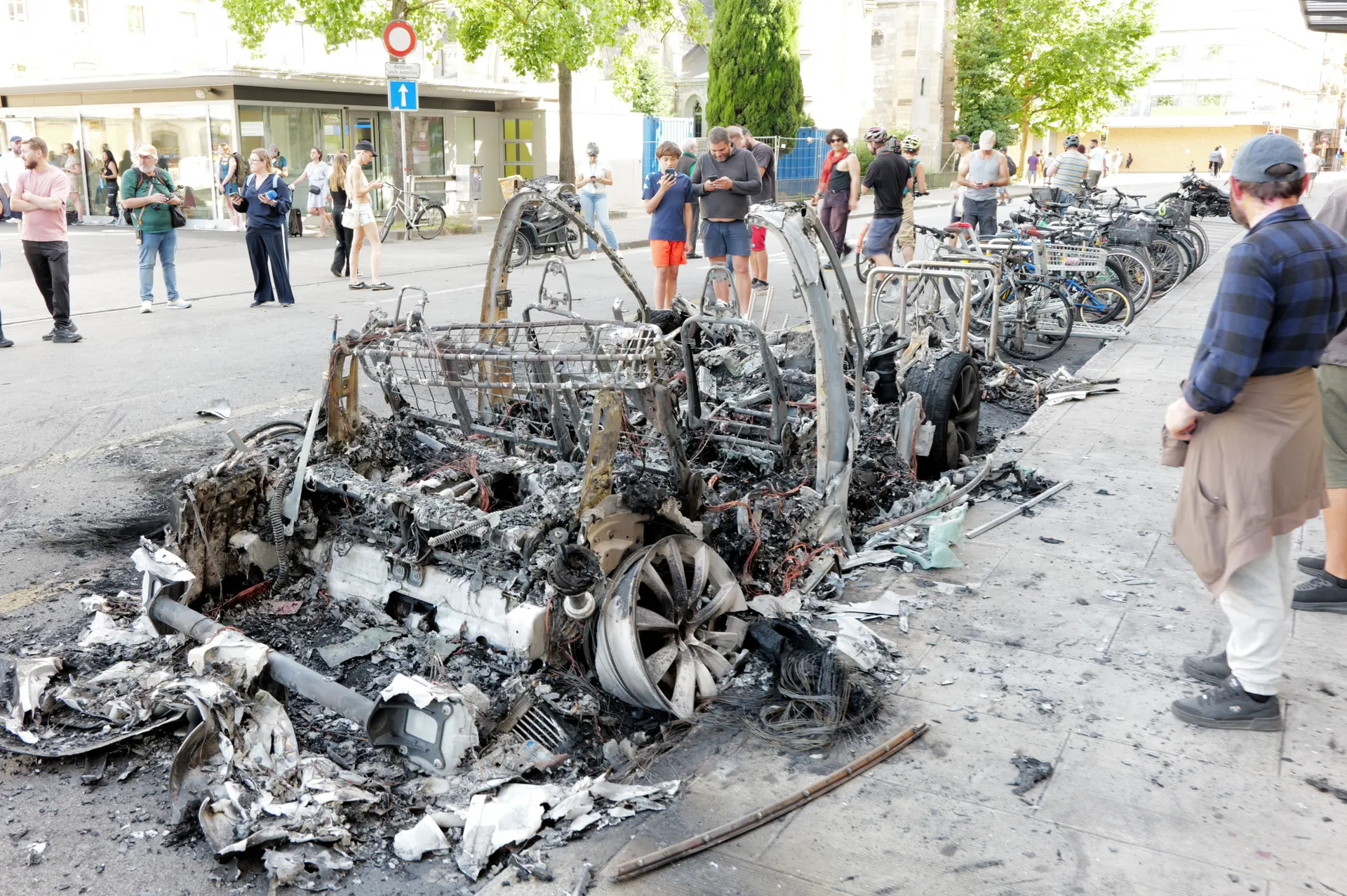 Manif G7. Du bois, des gazes et une nasse